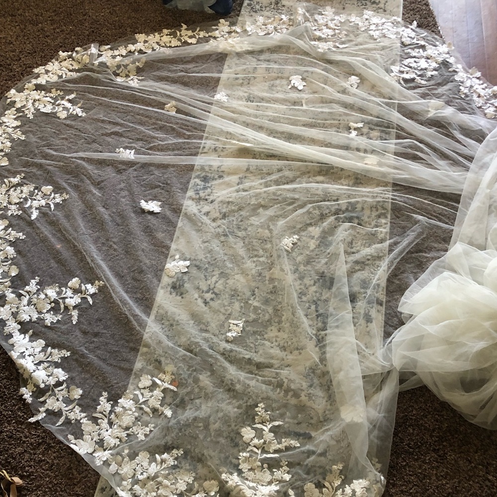 Delicate Cream Floral Lace Wrap